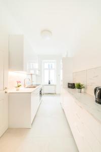 Herzlich Willkommen - Küss die Hand 2