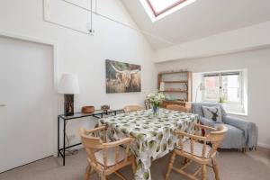 JOIVY Loft at the Brewery with Free Parking