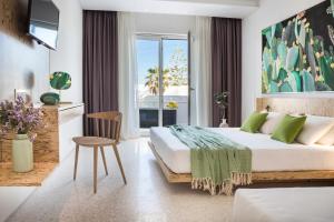 Relax Suite with Outdoor Hot tub room in Mykonos Dove Beachfront Hotel