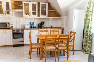 3-Bedroom Apartment Plac Neptuna by Renters