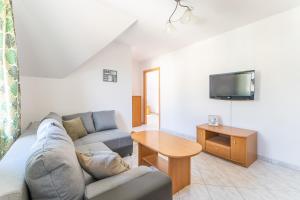 3-Bedroom Apartment Plac Neptuna by Renters