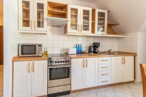 3 Bedroom Apartment Plac Neptuna by Renters