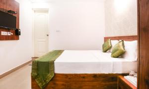 Treebo Comforts Inn, University Road Deralakatte