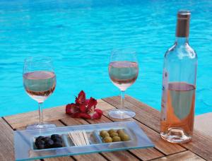 Hotels Les Jardins de Cassis - Parking Gratuit & Piscine Chauffee : photos des chambres