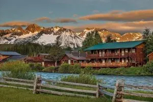 Redfish Riverside Inn - Sawtooth City