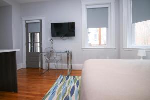 A Stylish Stay w a Queen Bed, Heated Floors.. #24