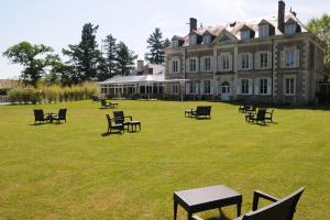 Hotels Logis Domaine De Valaudran : photos des chambres