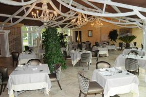 Hotels Logis Domaine De Valaudran : photos des chambres