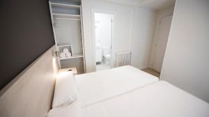 Triple Room with Private Bathroom room in Happy Hostal Carrales