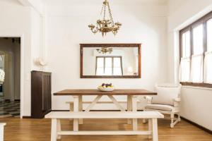 Vintage Charm by the Acropolis!