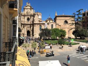 Small Double Room with views room in Flats Friends Plaza de la Reina