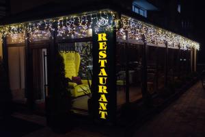 Geneva Hotel 800 метрів від McDonalds, тримісні та чотиримісні номери, діти до 16р безкоштовно