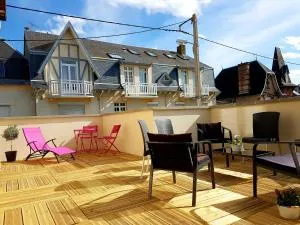 LES FRUITS DE MER rénové, terrasse plein sud (LES FRUITS DE MER, parking gratuit, lits faits, animal bienvenu et tout à pied)