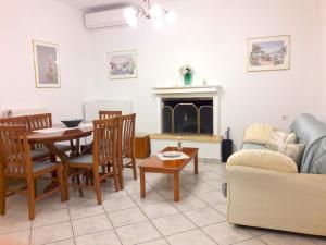 Elafonisos: Two storey house on the sea front Lakonia Greece