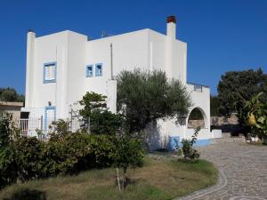 Elafonisos: Two storey house on the sea front