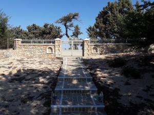 Elafonisos: Two storey house on the sea front Lakonia Greece