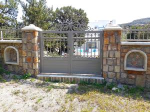 Elafonisos: Two storey house on the sea front Lakonia Greece