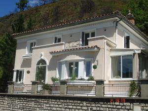 Penzion La Maison Blanche Chambres D’hôtes - B & B Quillan Quillan Francija