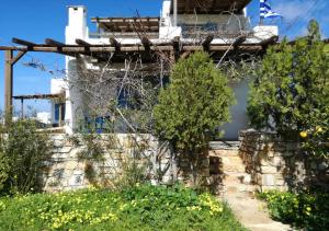 Talu Family friendly studio apartment Paros for 2 adults and 2 children Pounda Kreeka