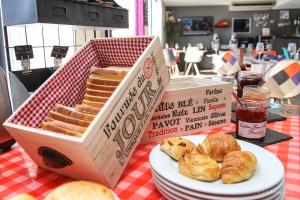 Hotels Hotel Restaurant Kyriad Brive Centre : photos des chambres