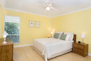 Apartment room in Bay Breeze Cottage-Captiva Shores 3A