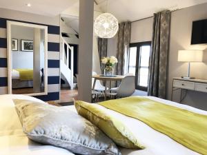 Hotels Hotel Les Suites - Domaine de Crecy : photos des chambres