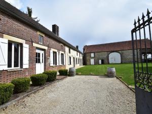 Maisons de vacances Tasteful Holiday Home in Sormery with Swimming Pool : photos des chambres