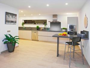 Villa Las Palmitas - Sea Views - Private Pool - Hot Tub - Table Tennis