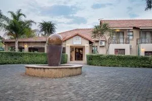 Three Oaks and an Aloe Boutique Hotel - Hartbeespoort
