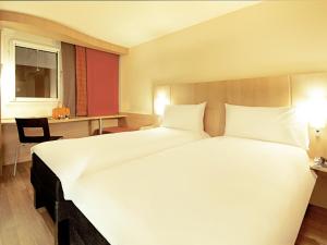 Standard Twin Room room in Hotel ibis Lisboa Jose Malhoa