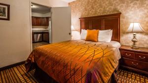 Queen Suite - Pool View/Non-Smoking room in Best Western Plus Humboldt House Inn