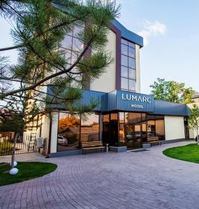 Lumarc Hotel
