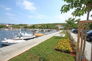 Apartments in KlimnoInsel Krk 13574