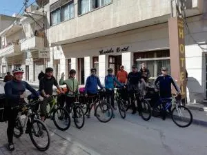 Madaba Hotel - Al Qasţal