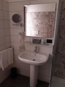 Single Room room in Hotel & Apartments  Perpoin 