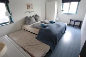 Reetdachkate am Feldrand mit grandiosem Weitblick