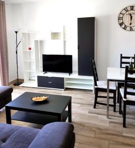 Luxury 2 bedroom APT 50 m from beach