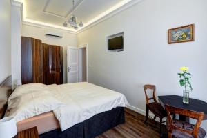 The Old Town Luxury Hideaway Apartment AC