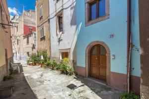 The Tower House with a gorgeous terrace img25