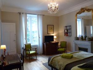 B&B / Chambres d'hotes Chambres d'Hotes Cote Parc-Cote Jardin avec parking prive gratuit : photos des chambres