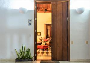 Casa San Pedro - Exclusive 3BR Colonial Apt in Centro Historico by Huespedia