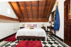 Casa San Pedro - Exclusive 3BR Colonial Apt in Centro Historico by Huespedia