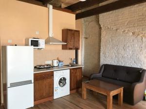 Two-floor apartments and studio 2-х этажные апартаменты и студия в самом центре