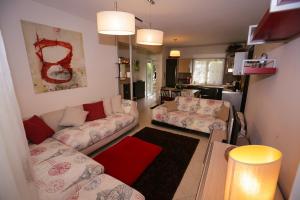 Pine-Tree Apt w Private Garden 50 m from the Sea