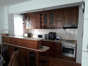 Family style, main street, 20 minutes from the sea