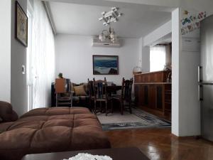 Family style, main street, 20 minutes from the sea