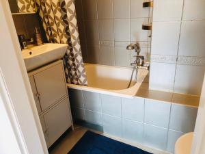 50 m to metro Ratusz Arsenał apt for 3 people
