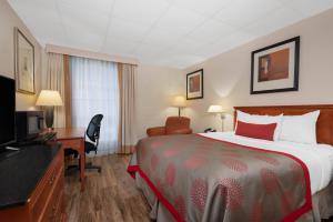 Ramada by Wyndham Albert Lea