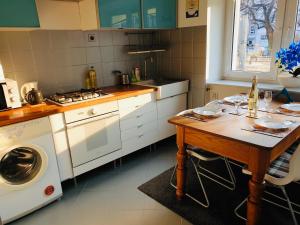 50 m to metro Ratusz Arsenał apt for 3 people