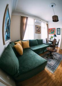 Crown apartment with garden view